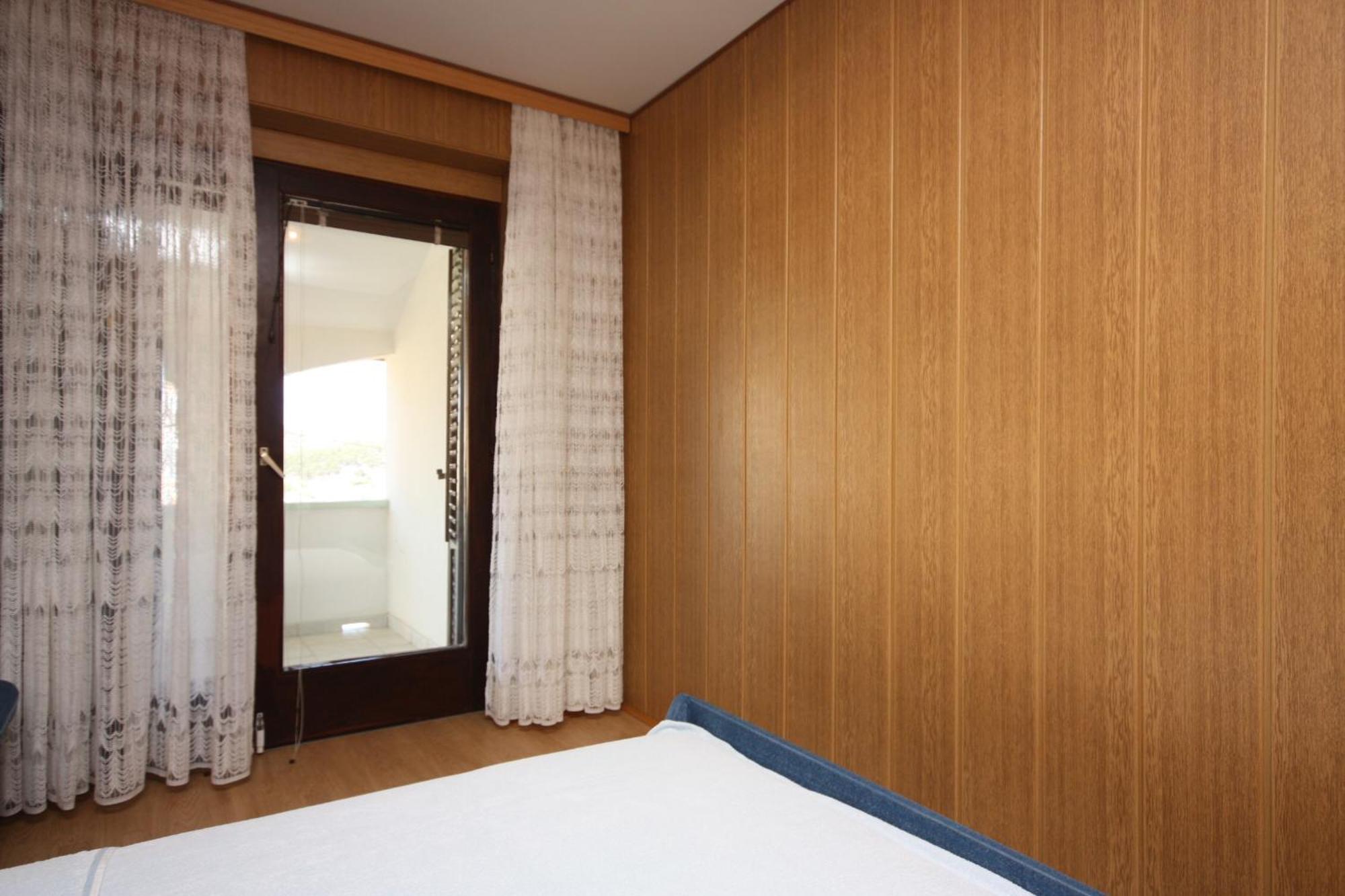 Apartments For Families With Children Lopar, Rab - 10402 Bilik gambar
